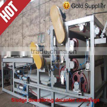 Belt sludge dewatering machine