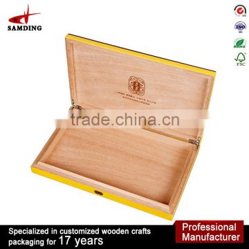 High glossy Modern lacquer wooden cigarette humidor