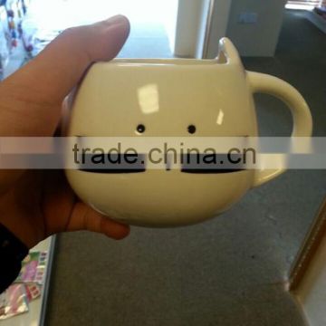 Novelty design cat shaped mug