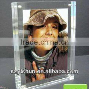 Customizing flatwise acrylic photo frame with magnet