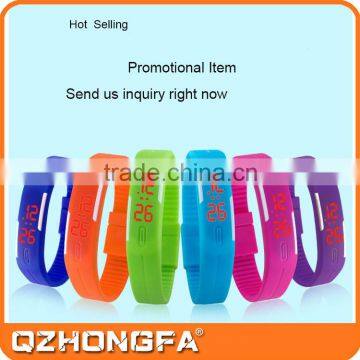 2015 Whosale Branded Digital Silicone Sports Watch