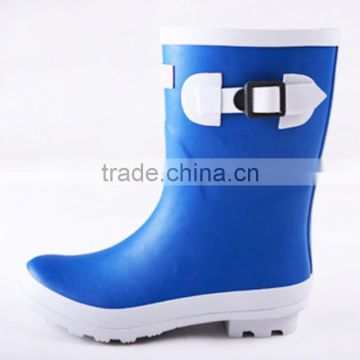coloful rubber rain boots with middle tube style