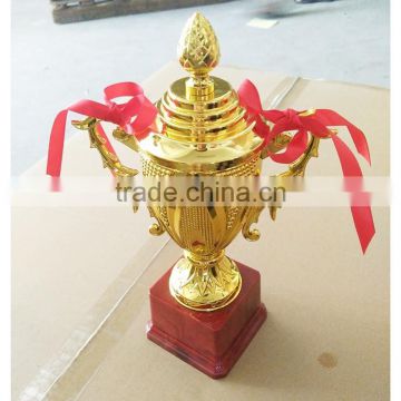 2016 new design gold plastic trophy cup with a base binaural thorns leather box