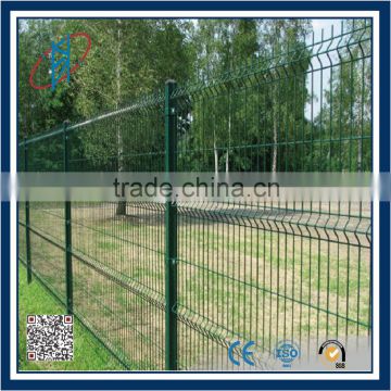 Alibaba China green vinyl pvc coated welded wire mesh fence 2.64mm mesh fence fence post