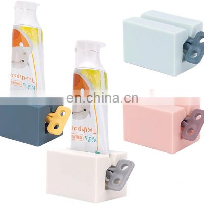 Rolling Rotate toothpaste tube squeezer Facial Cleanser Hand Cream toothpaste Squeezer