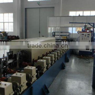 Cold roll forming machine of shutter slats