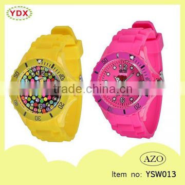2015 New design water resistant durable portable silicone sport watch