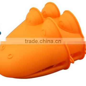 Lovely Cut Dog Shaped Silicone The Ove Glove