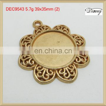 DEC9543 flower shaped pendant with lace