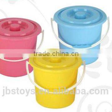 4.5L plastic bucket with lid and handle colorful