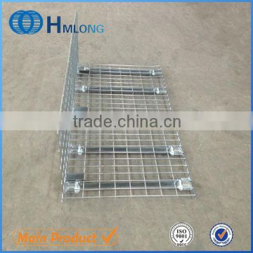 Snap-in metal wire mesh shelf dividers for wire mesh decking