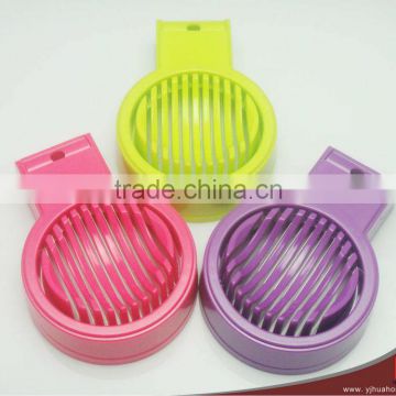 Colourful Plastic Egg Cutter/Egg Divider (HFC-11)