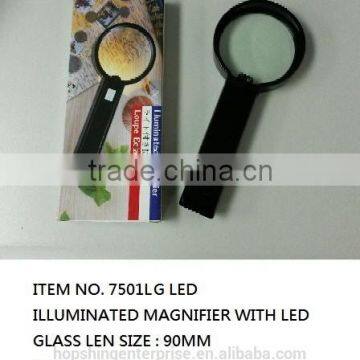 ILLUMINATED MAGNIFIER WITH LED