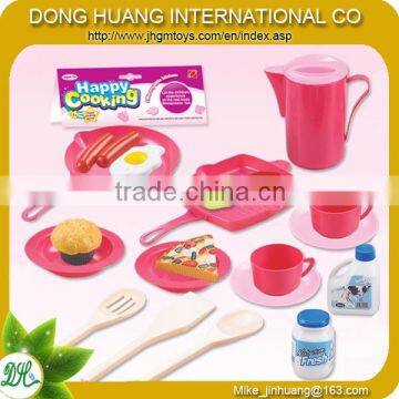 Girls pink plastic cooking/kitchen play set