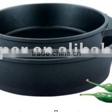 Die-casting non-stick aluminium serving pan with s/s handle