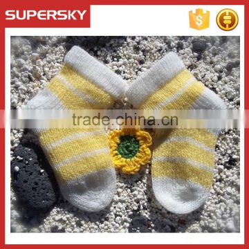 V-103 Breathable pretty anti-slip knitted crochet baby socks in white with light yellow