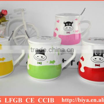 ceramic coffee cup lids and decal printing coffee mug with lid and handles cheap mug ceramic cup with iron spoon