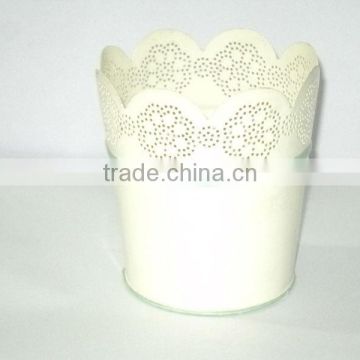 White lace design flower pot
