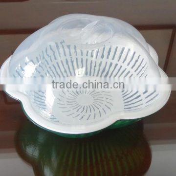 Plastic fruit and vegetable plate with cover