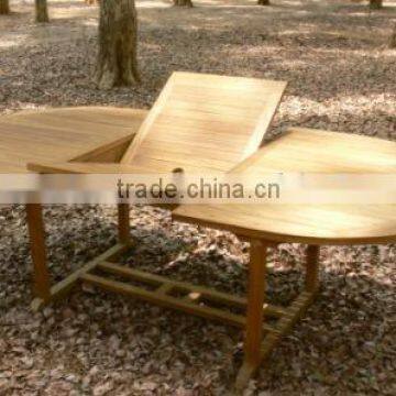 Oval Extending Table for outdoor and garden furniture