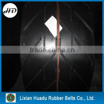 Industrial 800mm width chevron patterned conveyor belt for inclined angle conveying