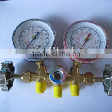 Refrigerator pressure gauge with six joints