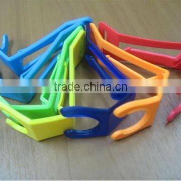 High Quality Colorful Plastic Bottle Holder for Sale