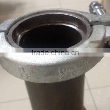 Bolt clamp for concrete pump