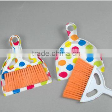 printed table dustpan with brush