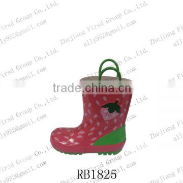 2013 kids' cute rubber rain boots with strawberry design