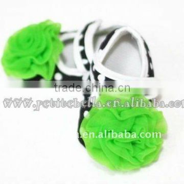 Baby Black White Polka Dots Crib Shoes with Dark Green Rose MAS45
