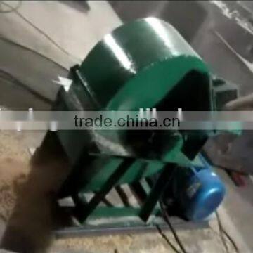 High capacity wood crushing machine