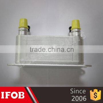 auto parts factory Engine oil cooler for W204 0995001100