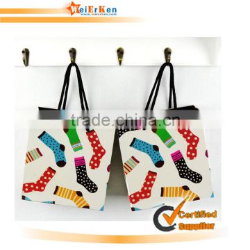 Best hot selling and fashion folded paper gift bags