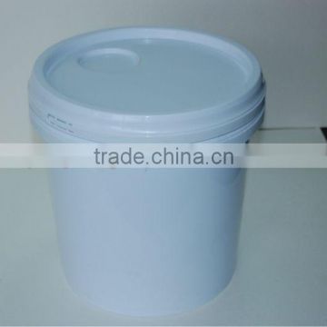 plastic bucket with spout lid and matel handle