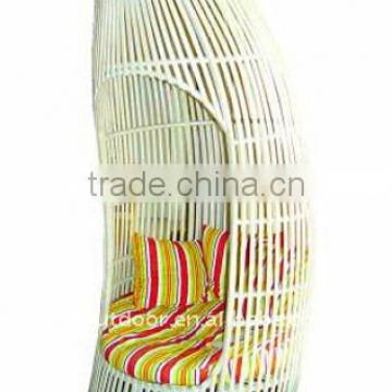Banana type mesh chair