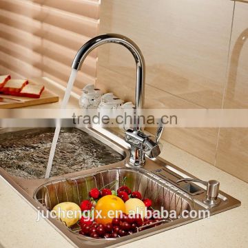 Low lead kitchen sink faucet