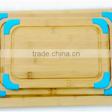bamboo chopping board with silicone edges