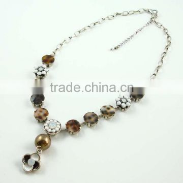 Fashion necklace with stones
