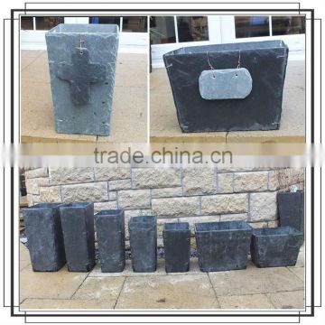 Outdoor multicolor slate flowerpot with small stone sign label