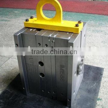 Plastic injection tooling/die/mold