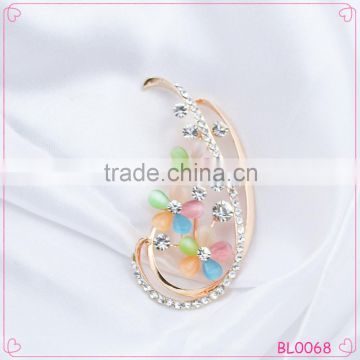 Manufacturers rhinestone feather brooches wholesale beautiful flower brooch