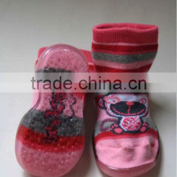 OEM cartoon rubber sole baby socks