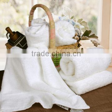 white cotton towels/ toallas algodon /hotel towels