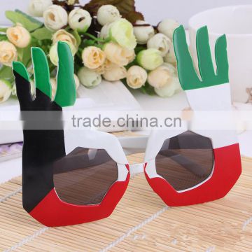 Manufacturers wholesale new whimsy gestures of glasses,party glasses