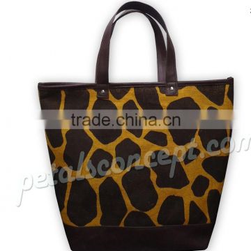 giraffe print jute beach bag