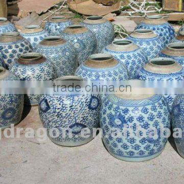 chinese antique ceramic white& blue jar