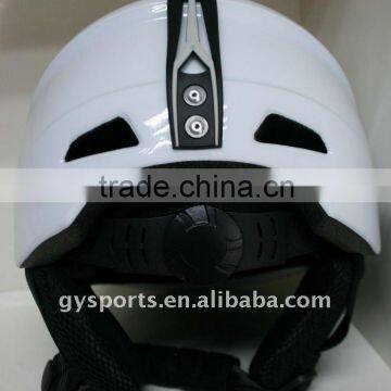 ski helmet has different size and Ear protectors ,2015 hot sales!MADE IN CHINA FOB ZHUHAI PORT