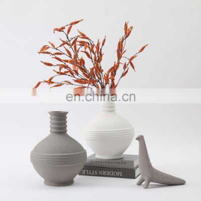 2021 Nordic Designed Handcraft Matte Porcelain Ceramic Elegant Bud Vase for Flower Arrange