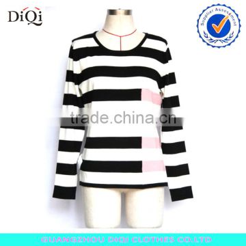 women soft and comfortable black&white strip sweater